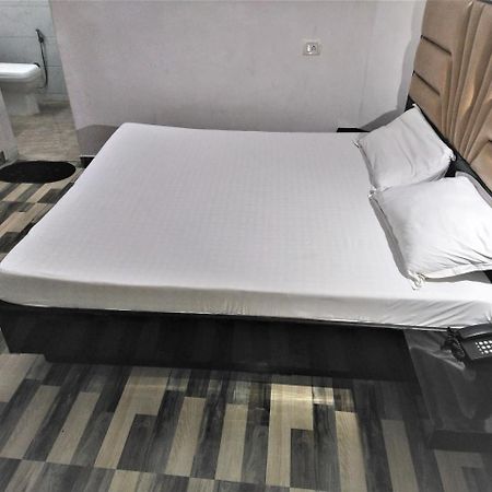 Hotel Kwality Нью-Дели Экстерьер фото