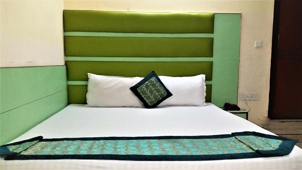 Hotel Kwality Нью-Дели Экстерьер фото