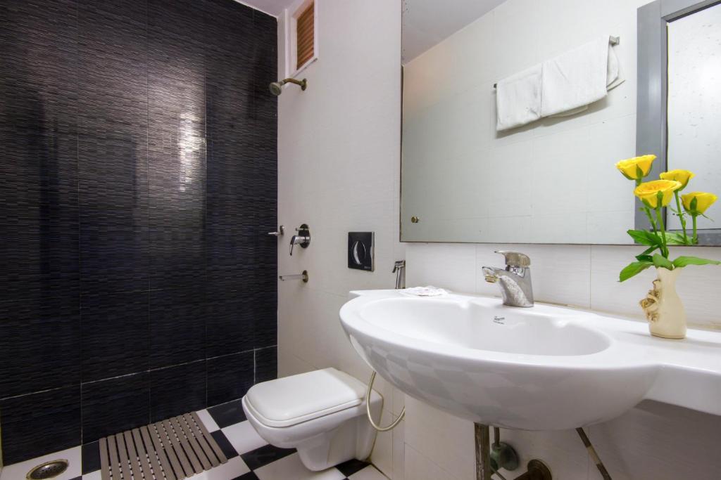 Hotel Kwality Нью-Дели Экстерьер фото
