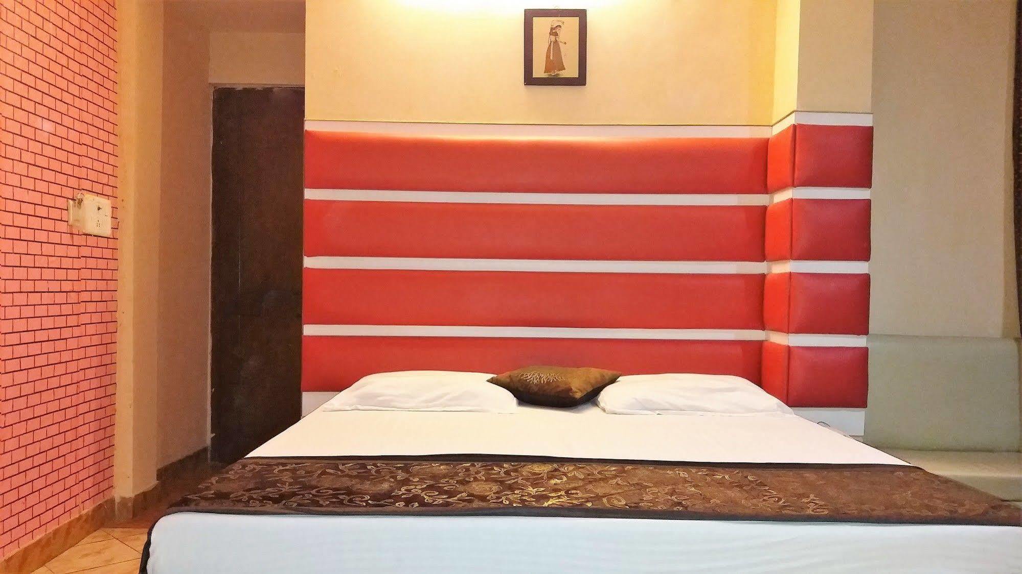 Hotel Kwality Нью-Дели Экстерьер фото