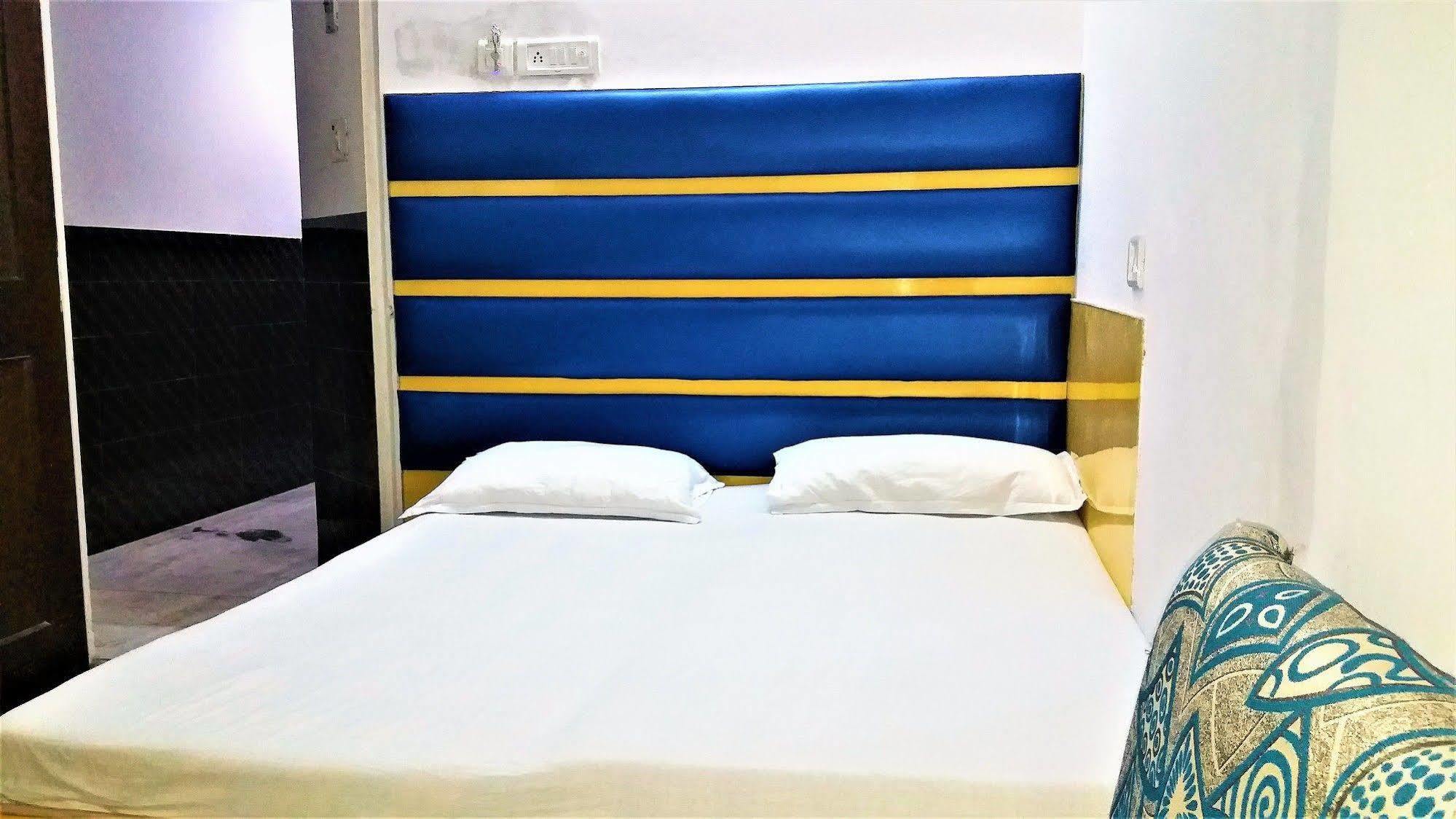 Hotel Kwality Нью-Дели Экстерьер фото