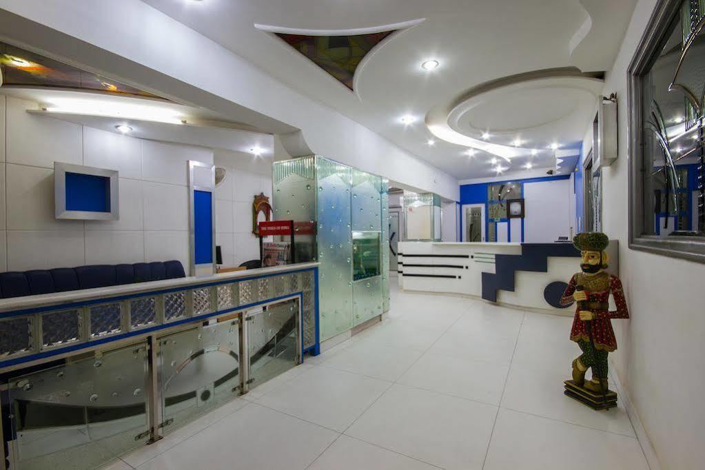 Hotel Kwality Нью-Дели Экстерьер фото