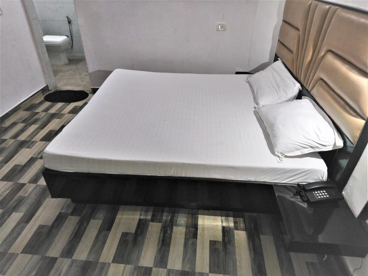 Hotel Kwality Нью-Дели Экстерьер фото